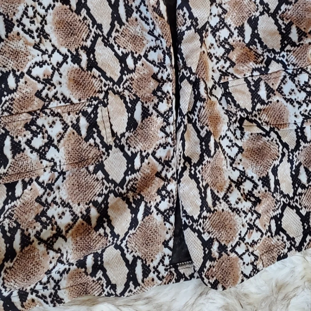Animal Print Design Jacket 🌴 - Picture 4 of 8